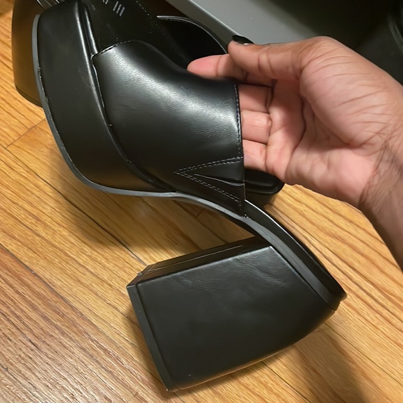 Platform heels - Picture 3 of 3